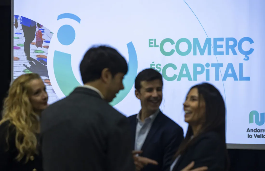 Venable, González, Mas i Rodríguez parlant després de presentar el cicle de conferències.