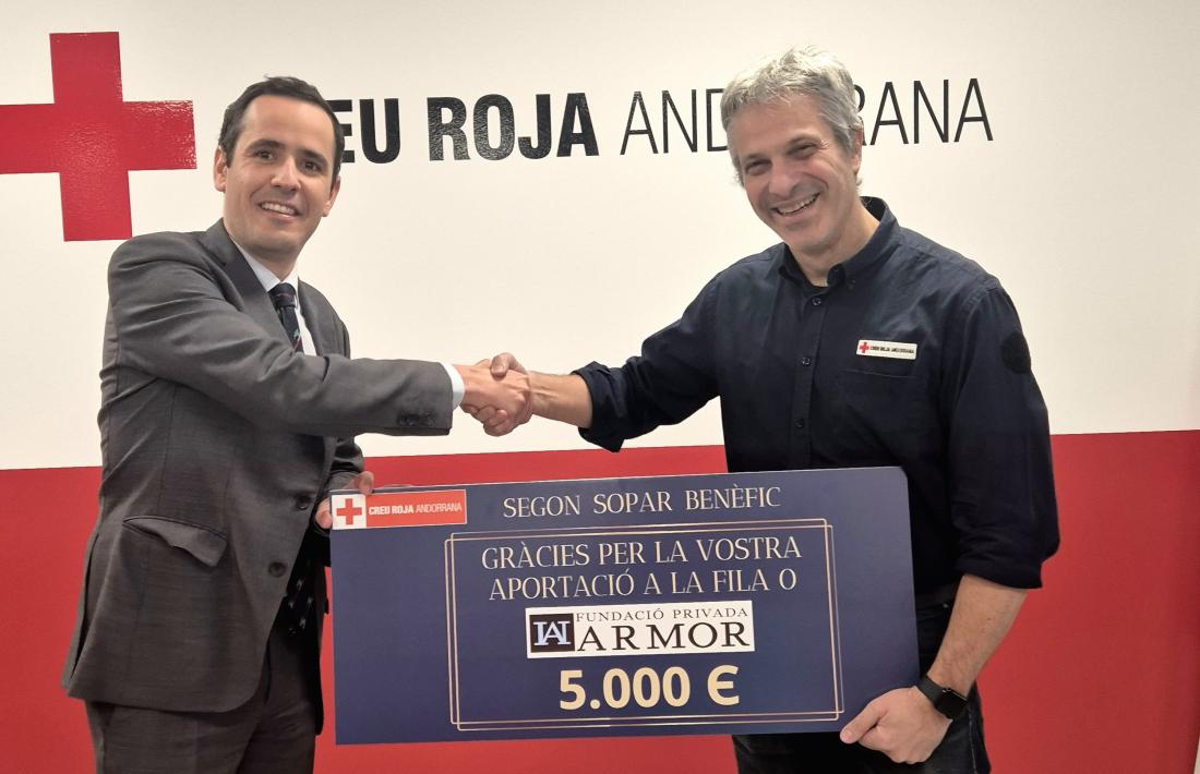 El lliurament del xec a Creu Roja Andorrana.
