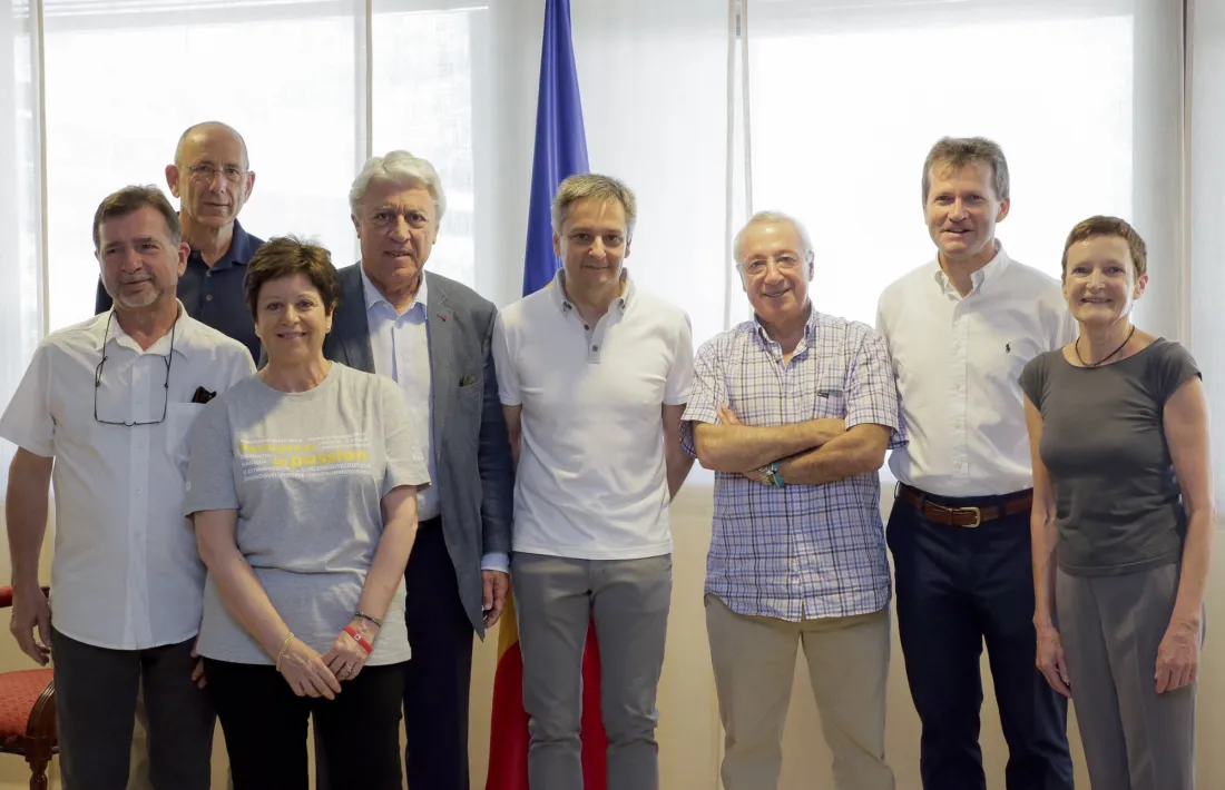 Saboya rep una delegació d’autoritats franceses amb motiu del pas del Tour de França
