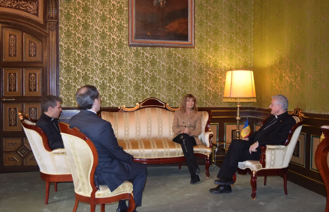 Un moment de la trobada de Vives amb la presidenta de l'IDHA.
