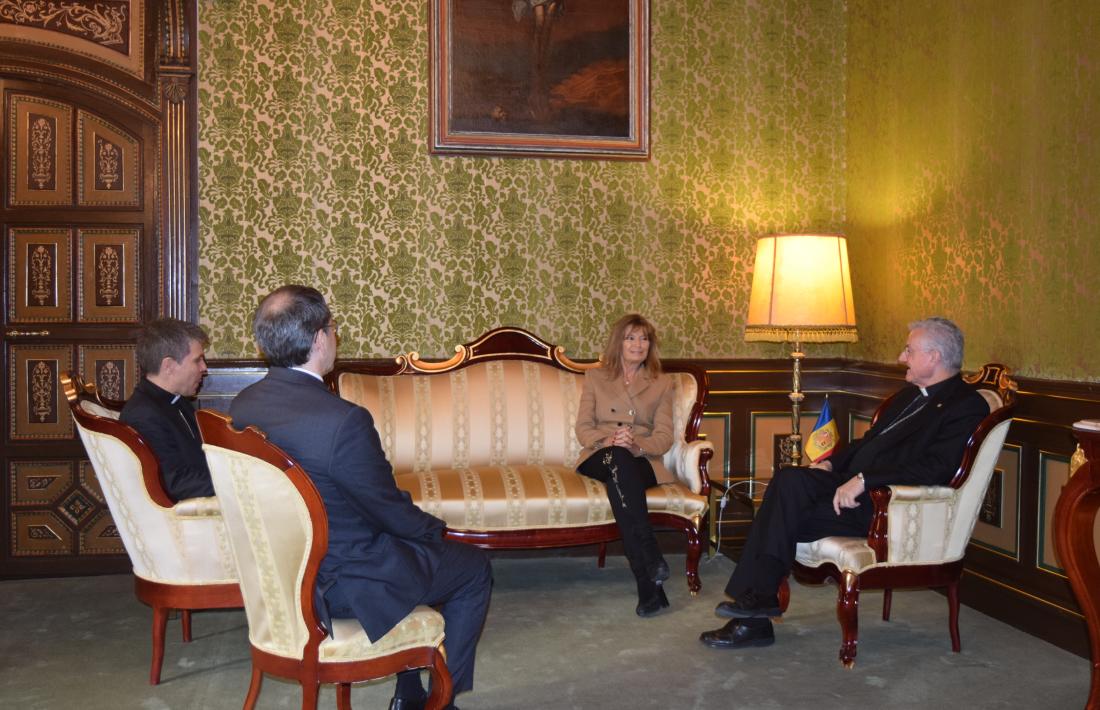 Un moment de la trobada de Vives amb la presidenta de l'IDHA.