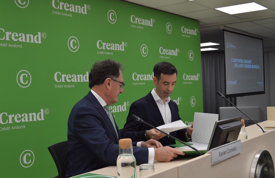 La signatura del conveni de renovació de la col·laboració de Creand amb la Trobada.