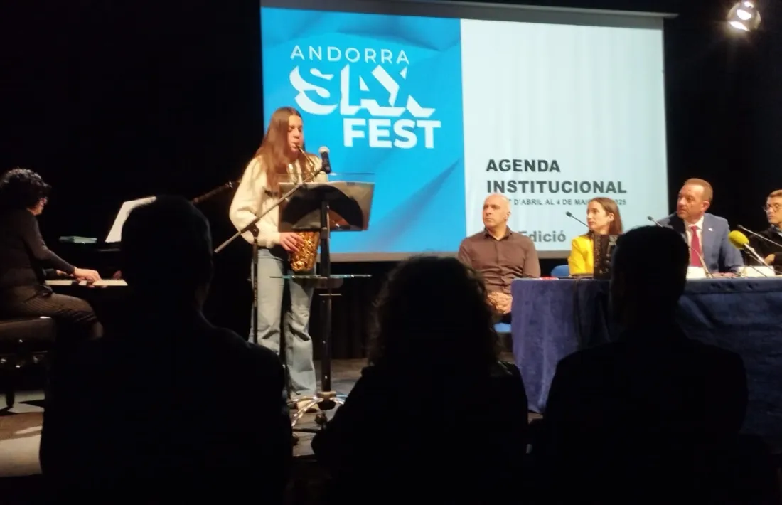 La saxofonista Cristel Villaró, alumna del conservatori, en la presentació de la 12a edició del Sax Fest.