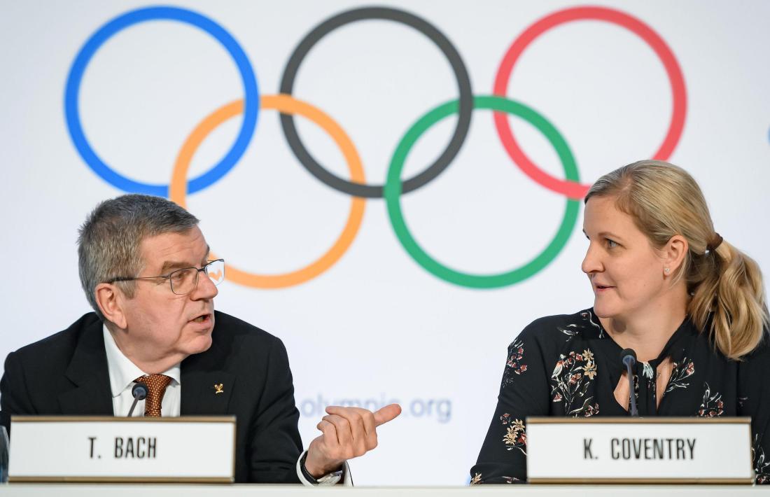 Thomas Bach i la seva successora com a màxima mandatària del COI, Kirsty Coventry.
