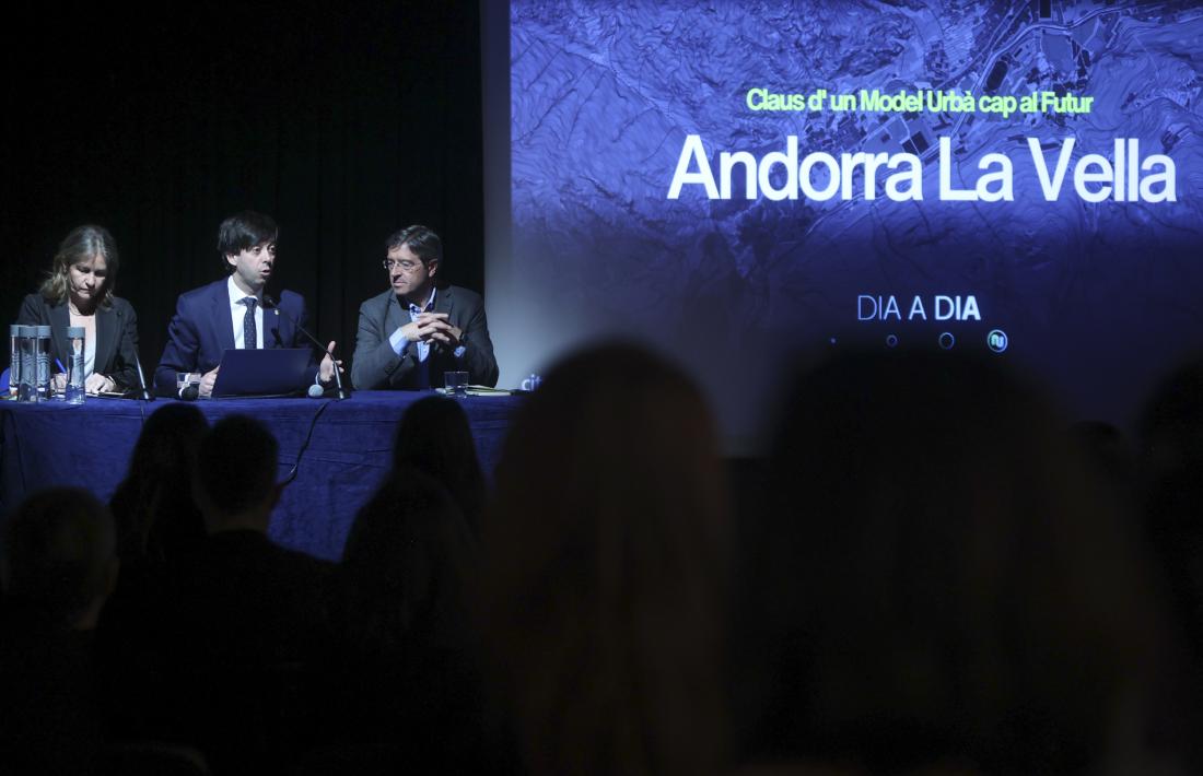 Els cònsols a l'acte sobre el procés participatiu.