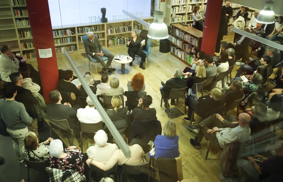 L’escaldenc Frank Garcia ho va petar dimarts amb ‘Làser’ a la biblioteca d’Escaldes.