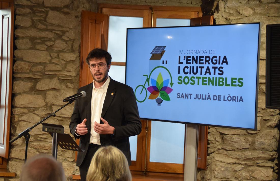 El cònsol de Sant Julià, Cerni Cairat, inaugurant la IV Jornada de l’energia i ciutats sostenibles.