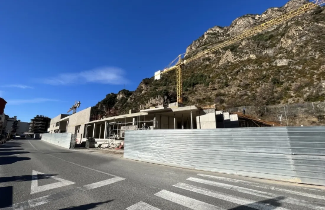 Un edifici en construcció a Sant Julià de Lòria.