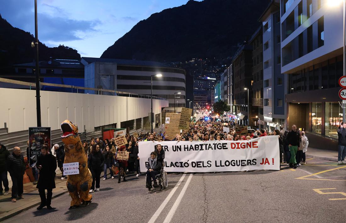 La capçalera de la manifestació celebrada aquest dissabte, amb uns 500 participants.