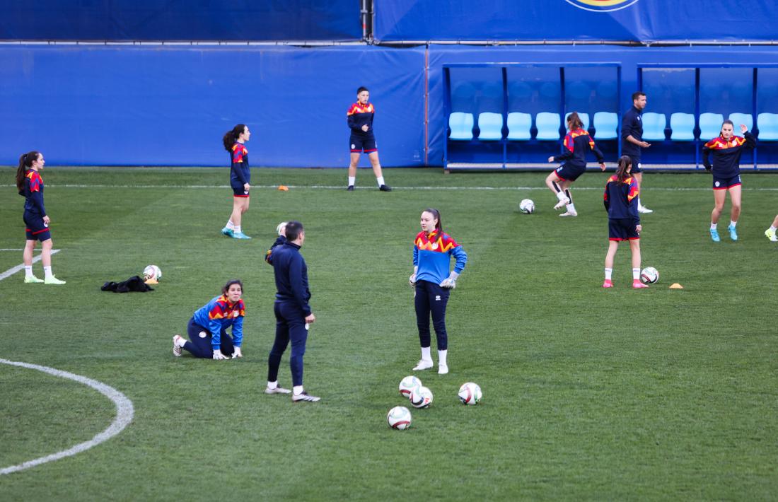 La selecció es va entrenar ahir a l’Estadi Nacional.