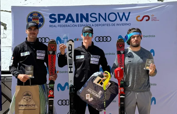p. 29 Podi de l'SL FIS, amb Cornella primer i Rius segon, a Sierra Nevada_FOTO FAE