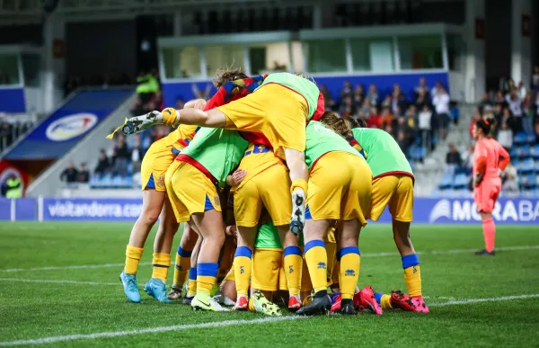 p. 28 seleccio absoluta femenina foto faf marvin arquiñigo