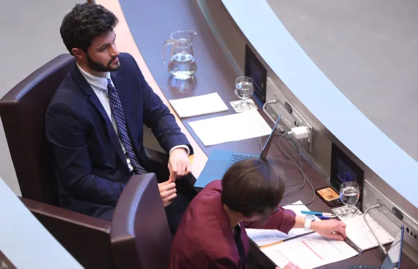 Cerni Escalé en sessió de Consell General (002)