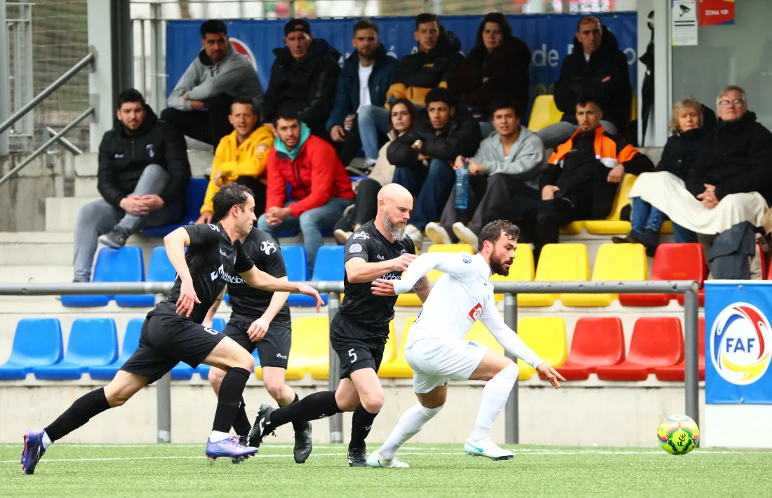 Guillaume defensat per Miguel.