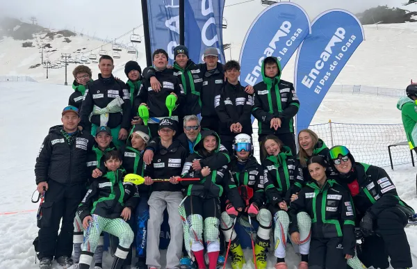 p. 29 El grup EEBE U16 al complet avui al Pas de la Casa a l'SL dels Nacionals (2) (002)