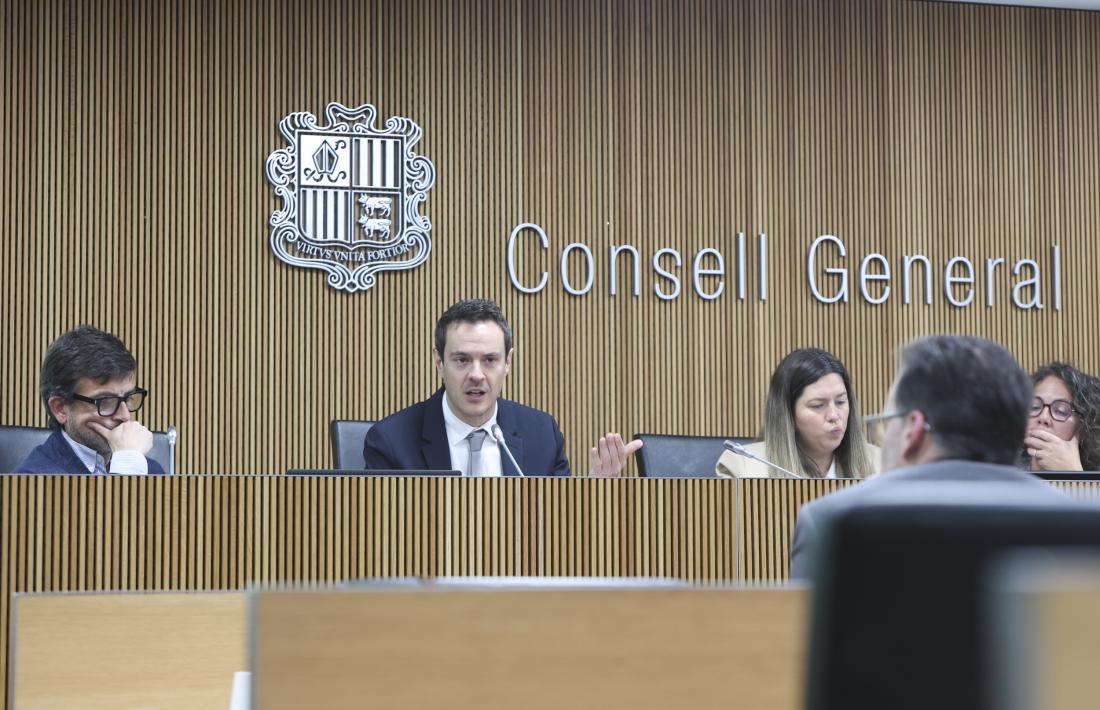 Marc Galabert i Jordi Cinca han presentat l’estudi actuarial a la comissió de seguiment de les pensions.