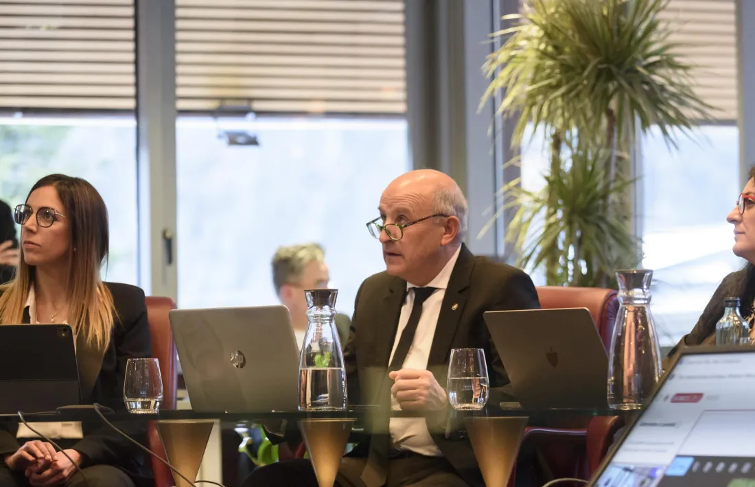 Laura Riba i Sebastià Plaza durant la sessió de Comú d'avui..