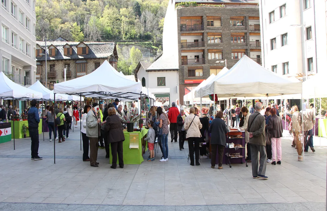 Una edició de la Fira de Sant Jordi.