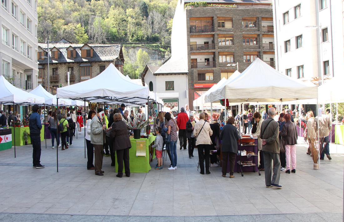 Una edició de la Fira de Sant Jordi.