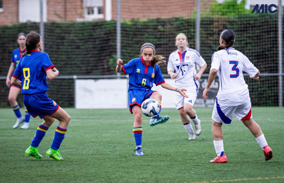 La sub-16 femenina, contra el Lió.