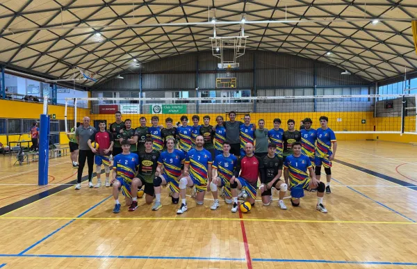 p. 37 seleccio volei a arenys amistosos foto fav