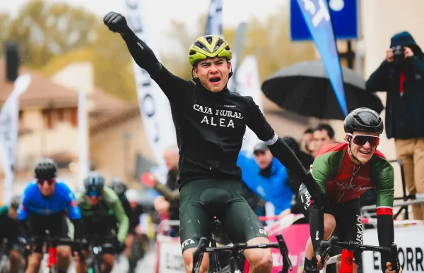 p. 37 adrià regada foto caja rural alea a durana