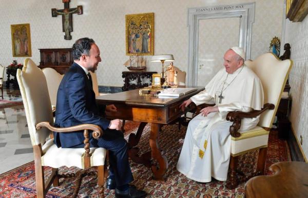 p. 03 espot amb papa