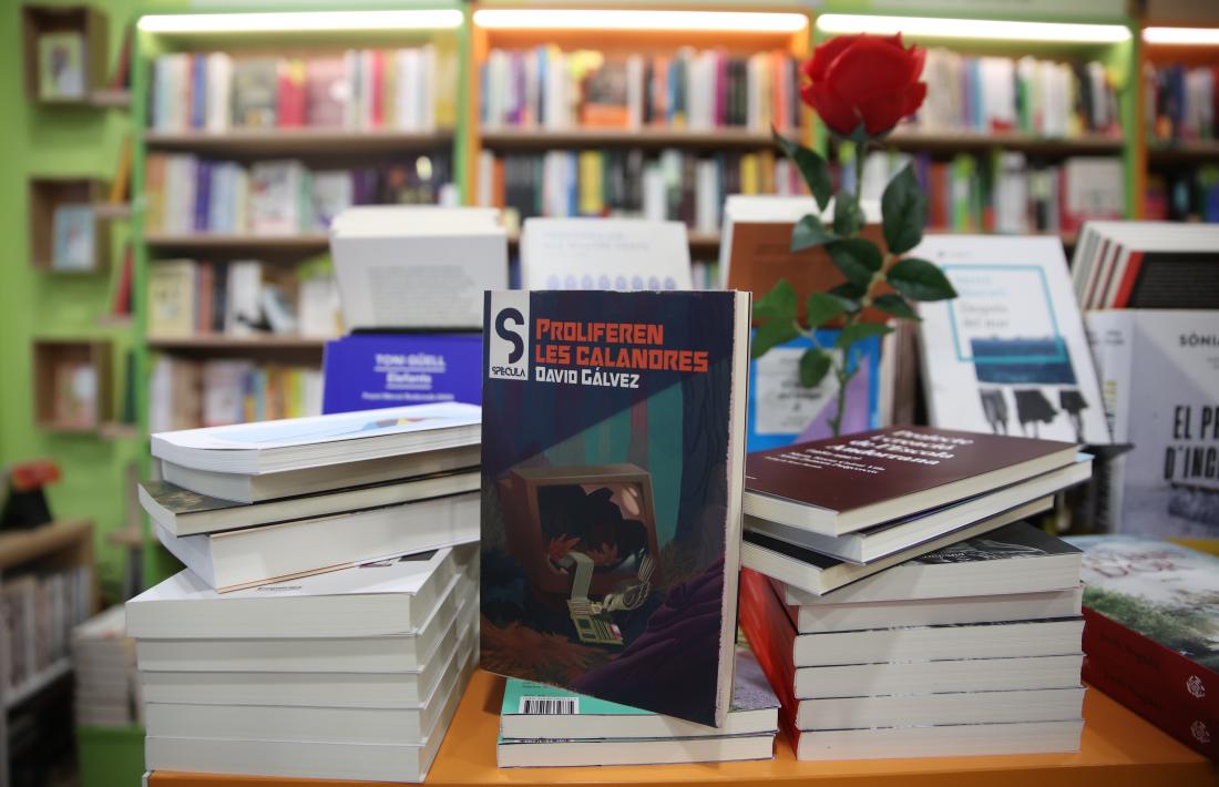 ‘Proliferen les calandres’, de David Gálvez, un dels grans títols del curs, i el retorn del lauredià a la novel·la especulativa a l’estil de ‘Res no és real’.