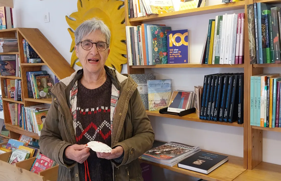 L’Anna Riberaygua, mantenint l’essència de La Puça: el sol tallat en fusta, un regal anònim, els ha acompanyat fins a Arsèguel. 