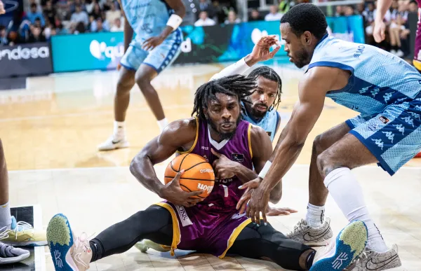 p. 01 portada gran morabanc lleida acb photo dani catalan