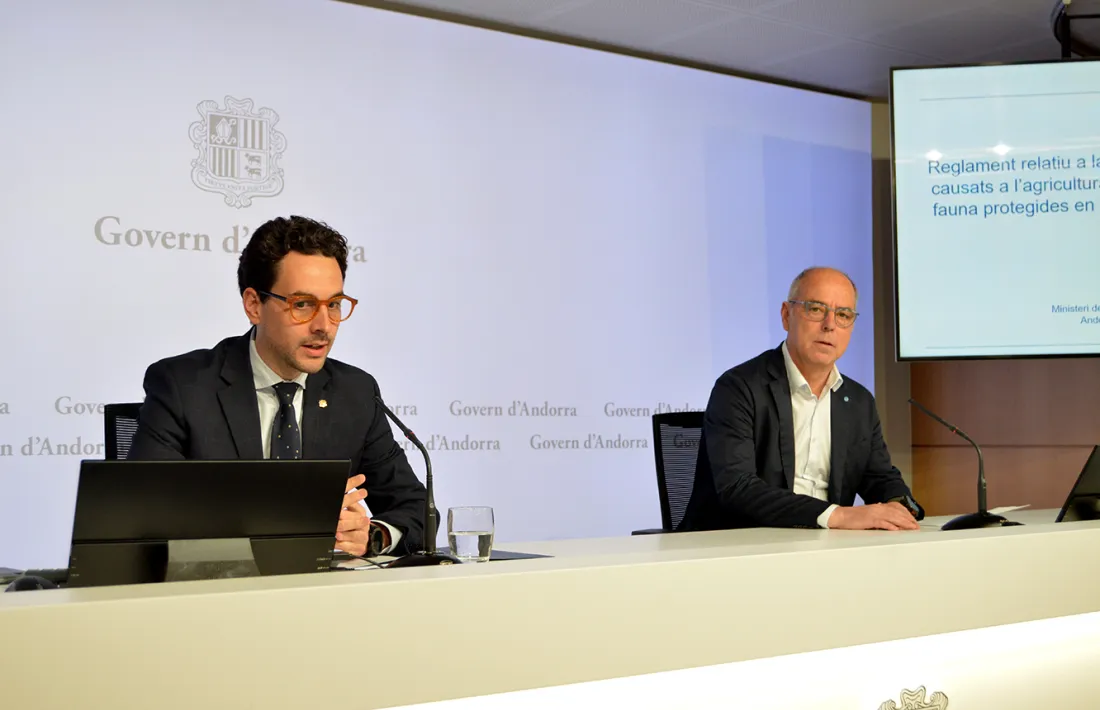El ministre de Medi Ambient, Agricultura i Ramaderia, Guillem Casal, i el president de l'Associació de pagesos i ramaders (APRA) Xavier Coma.
