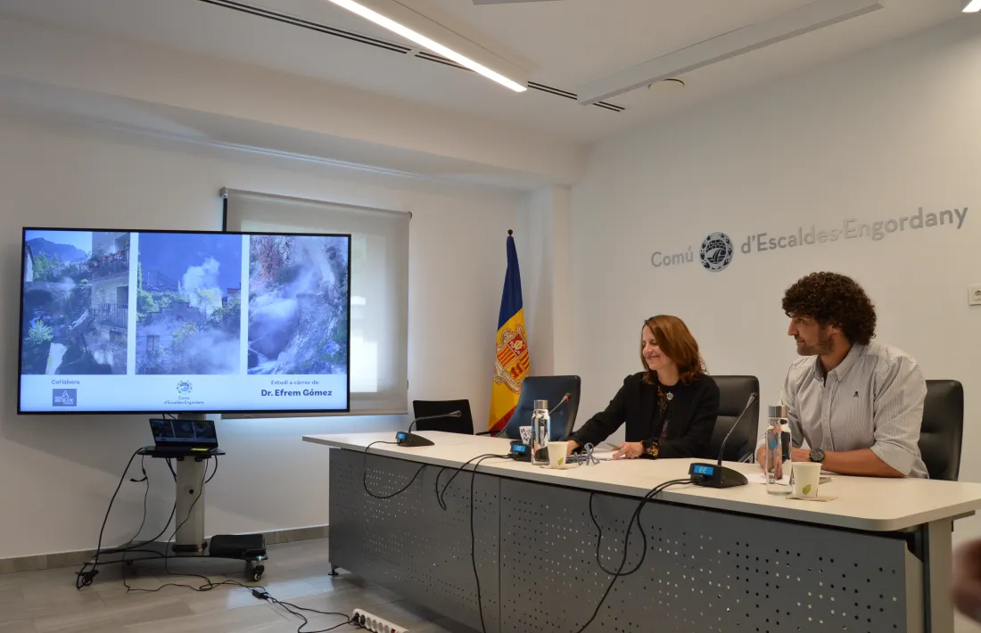 Rosa Gili i Efrem Gómez han presentat les característiques de l'estudi sobre l'aigua termal.