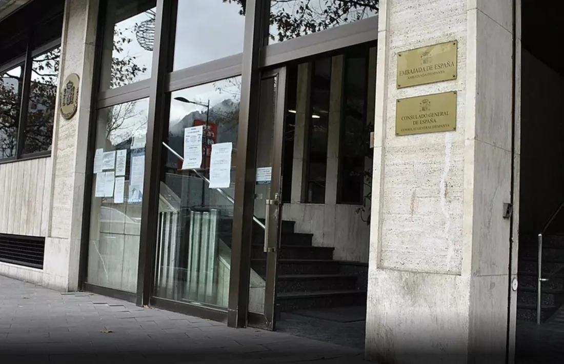 Façana de l'ambaixada d'Espanya.