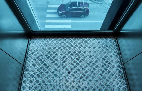 p._12_ascensors_placa_del_poble_-_facundo_santana-large