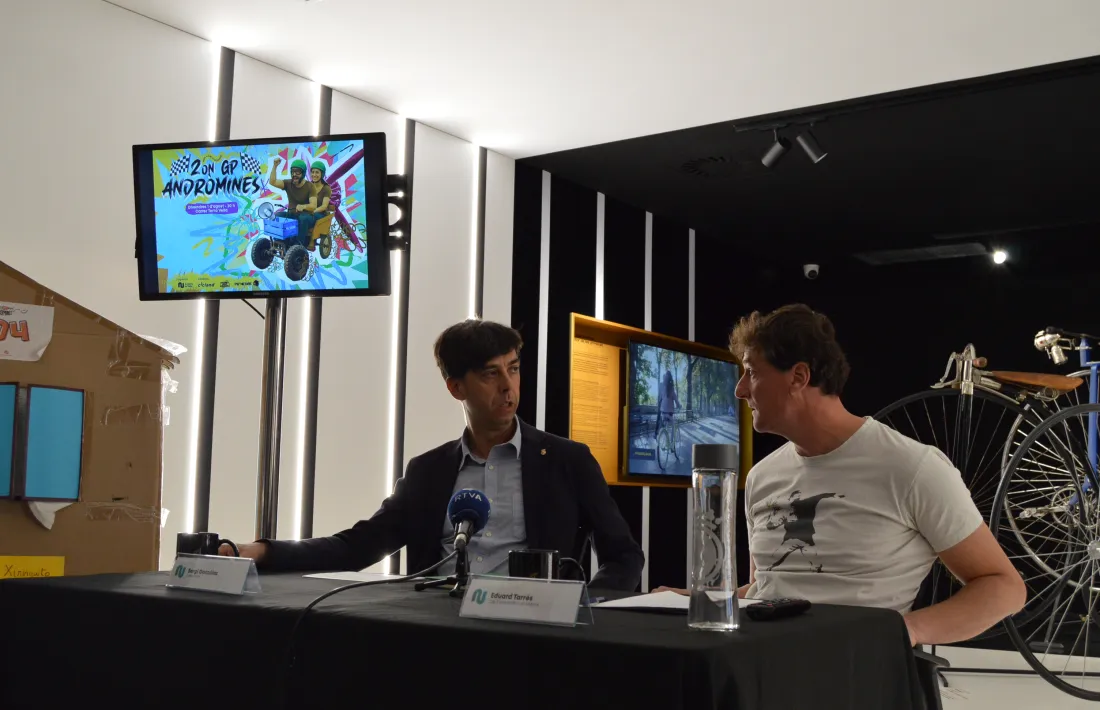 El cònsol major d'Andorra la Vella, Sergi González, i el cap d'àrea del Bici Lab Andorra, Eduard Tarrés, han presentat el segon gran premi Andròmines.