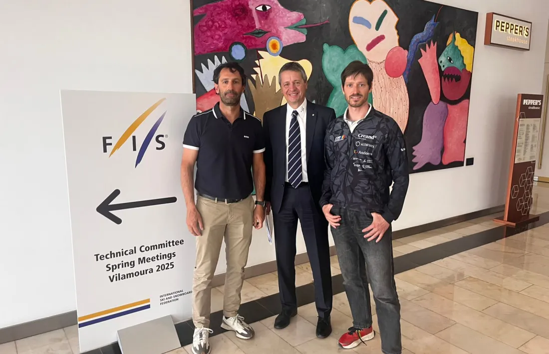 Santi López, Peter Gerdol (director de la Copa del Món femenina) i Roger Vidosa, ahir a Vilamoura.