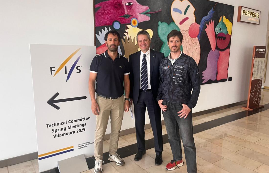 Santi López, Peter Gerdol (director de la Copa del Món femenina) i Roger Vidosa, ahir a Vilamoura.