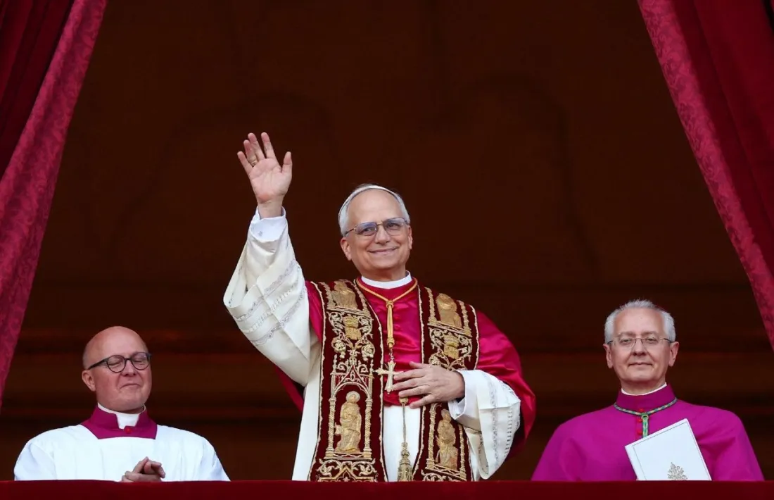 El nou papa saludant des del Vaticà, aquesta tarda.
