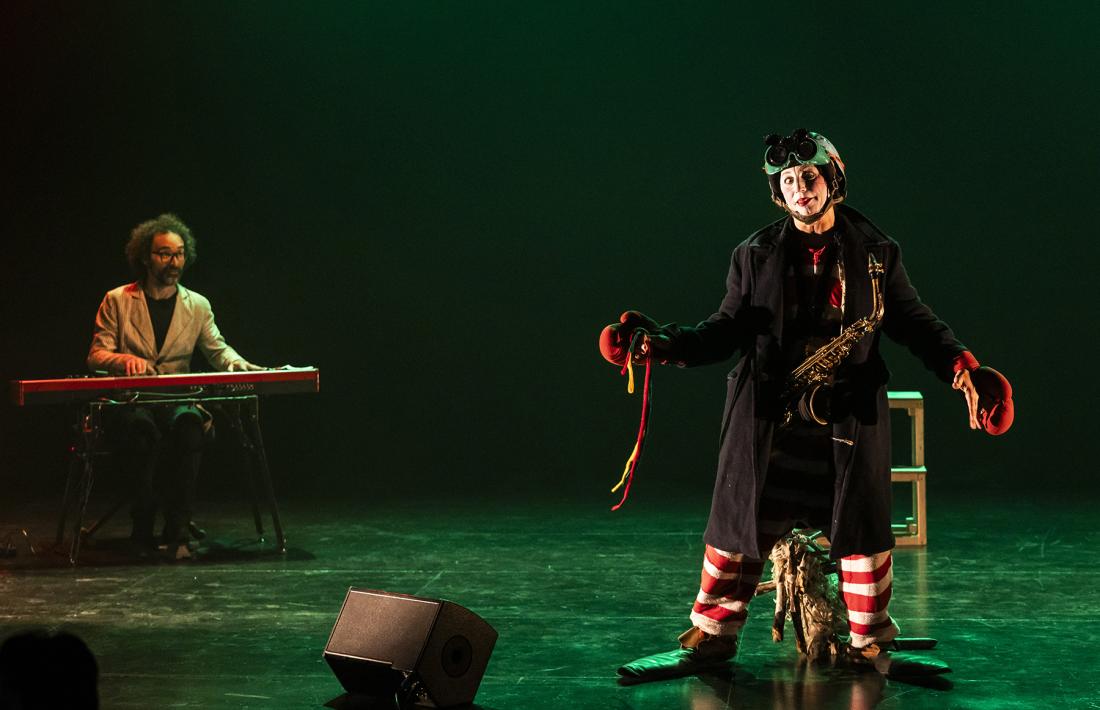 Un dels primers números de l’espectacle ‘Yukali’ d’ahir al Teatre Comunal d’Andorra la Vella.
