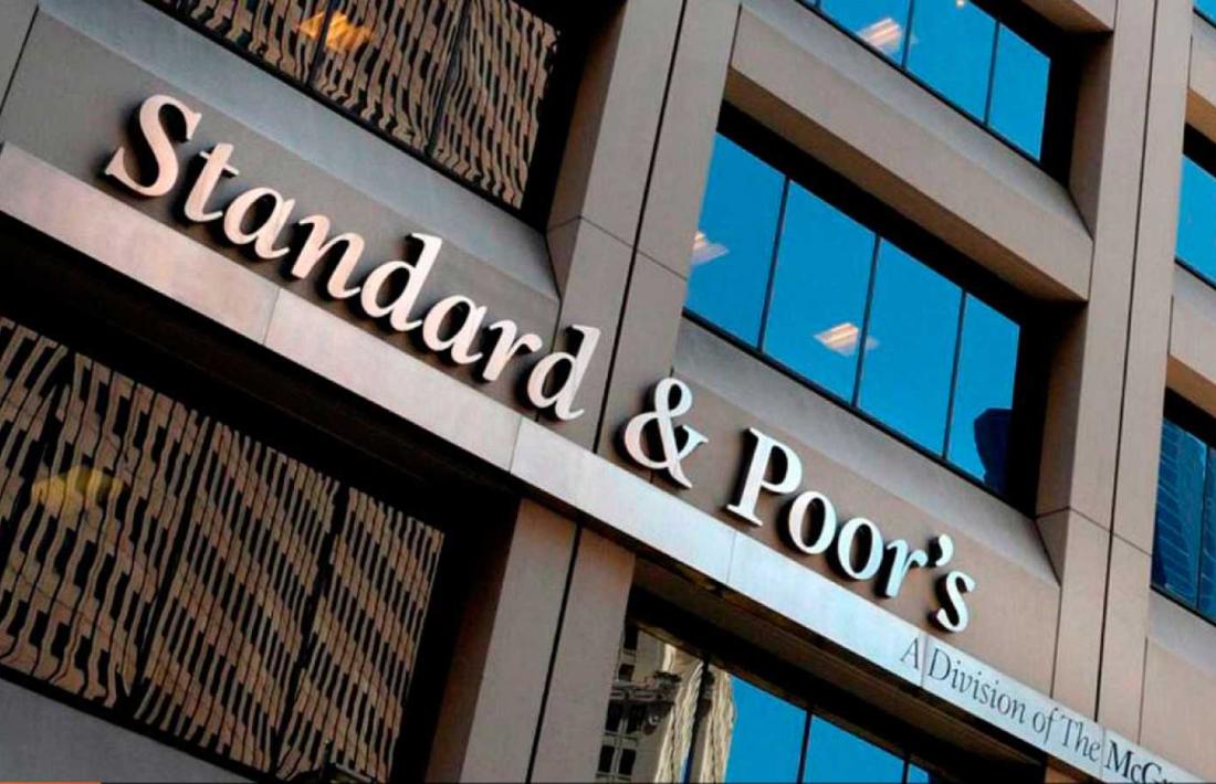 Standard & Poor's revisa a la baixa la perspectiva pel retard de l'acord d'associació.