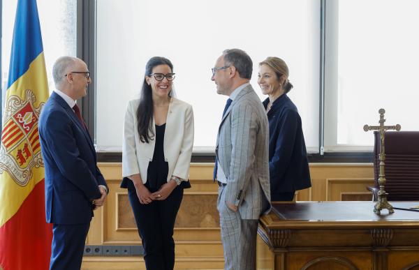 jordana amb llados i espot