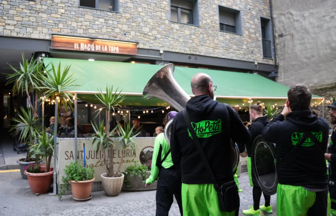 La xaranga que ha amenitzat la Ruta de la tapa.