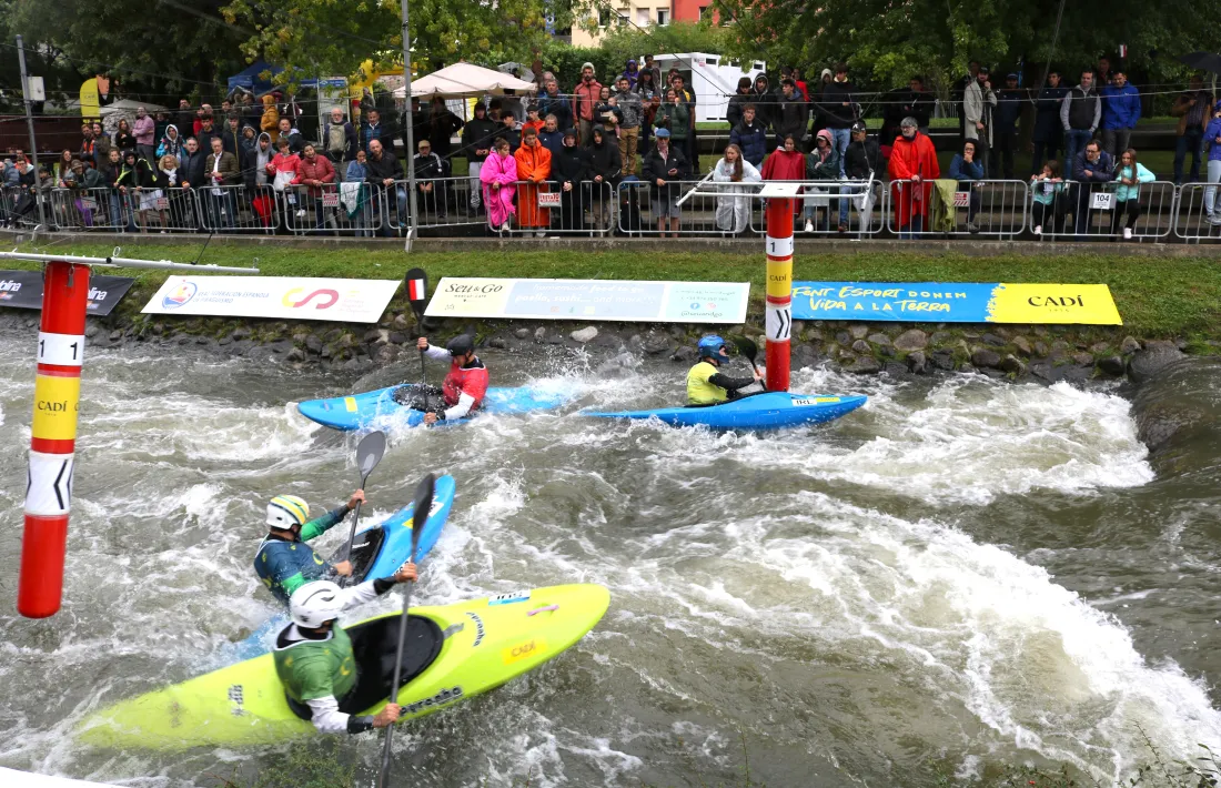 Una de les proves de la Final de la Copa del Món d'Eslàlom i Kayak Cross celebrada al canal d'aigües braves del Parc Olímpic del Segre de la Seu d'Urgell al 2024.  