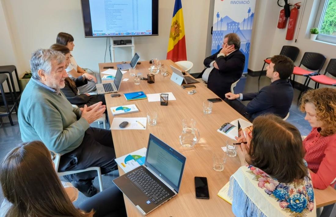 La trobada entre els membres d'AR+I i el secretari general del Programa Iberoamericà de Ciència i Tecnologia per al Desenvolupament (Cyted), Luis Telo da Gama.