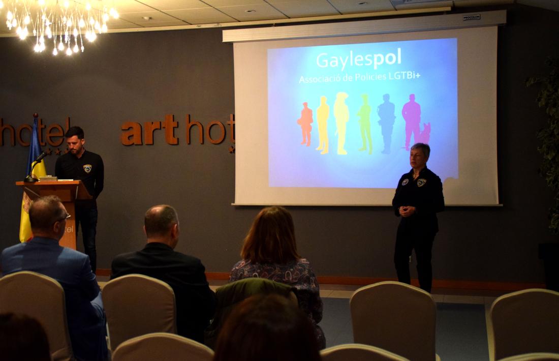 Un moment de la xerrada 'Diversitat i seguretat. La relació dels agents de l’autoritat amb la societat diversa i el col·lectiu LGTBI'.