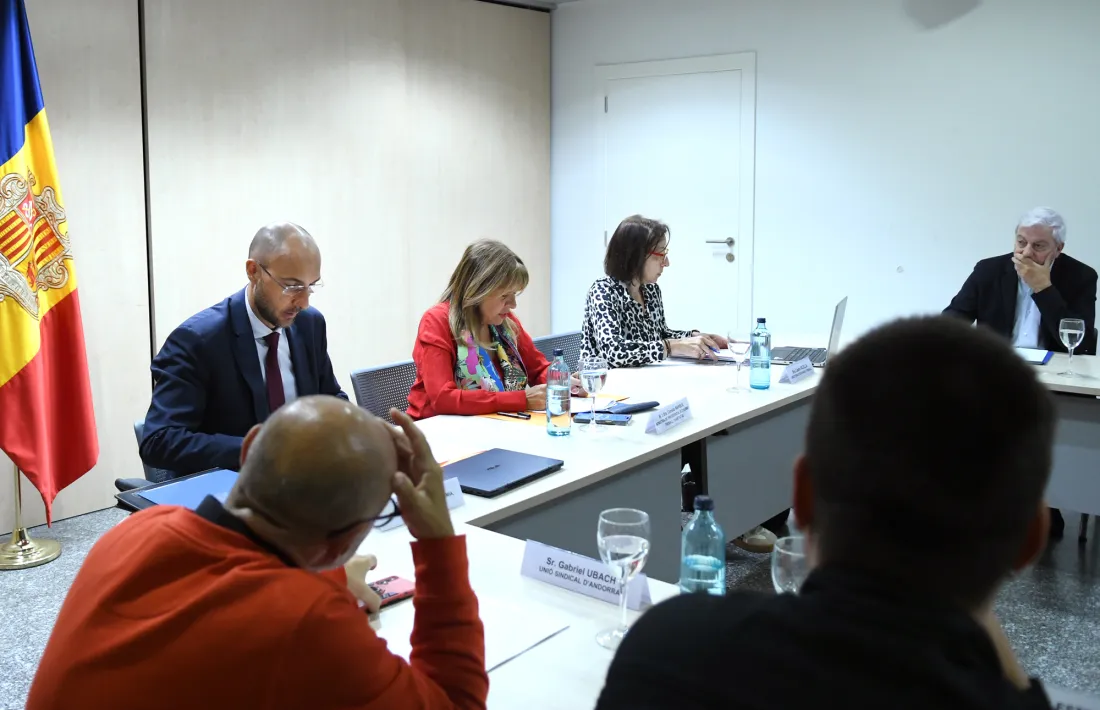 Ubach i Cadena ocupen posicions enfrontades a la reunió que presideix Marsol.