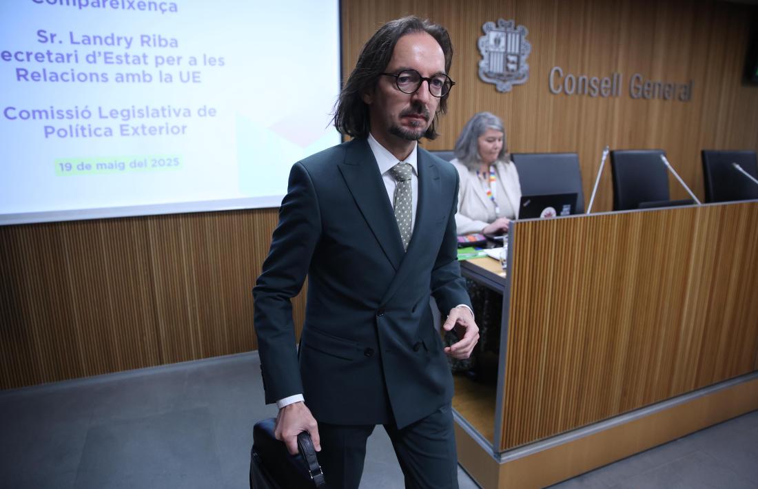 El secretari d’Estat per a les relacions amb la UE, Landry Riba, abans de la compareixença.