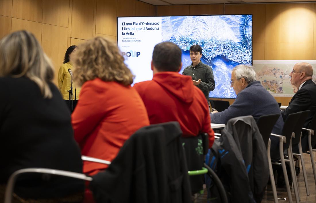 Un moment del primer taller deliberatiu del consell consultiu del Pla d’ordenació i urbanisme parroquial d’Andorra la Vella.