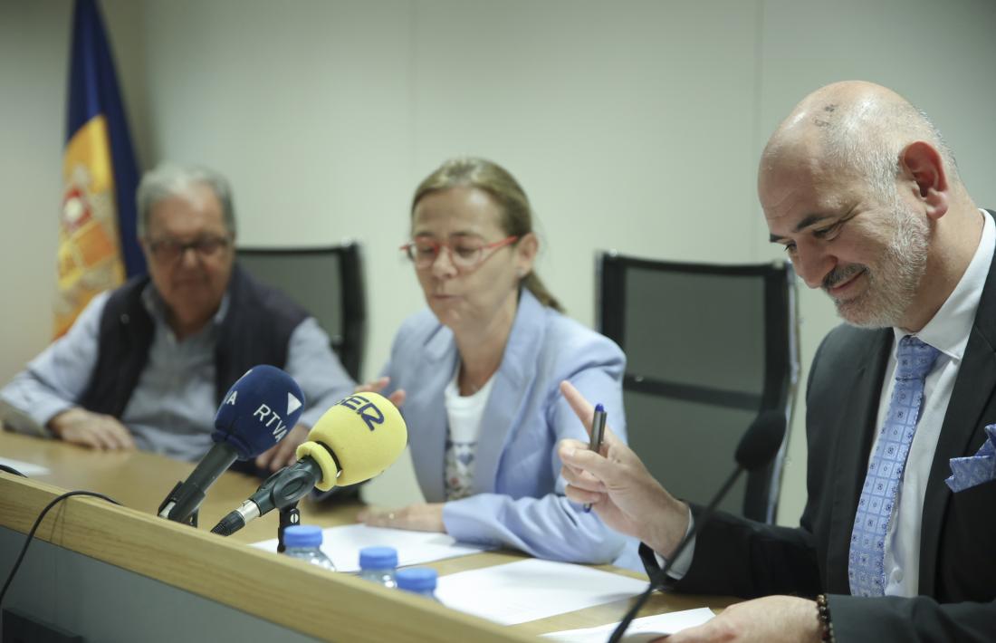 Manuel Pujadas, Sònia Baixench i Miquel Bellera en la compareixença d'aquest migdia.