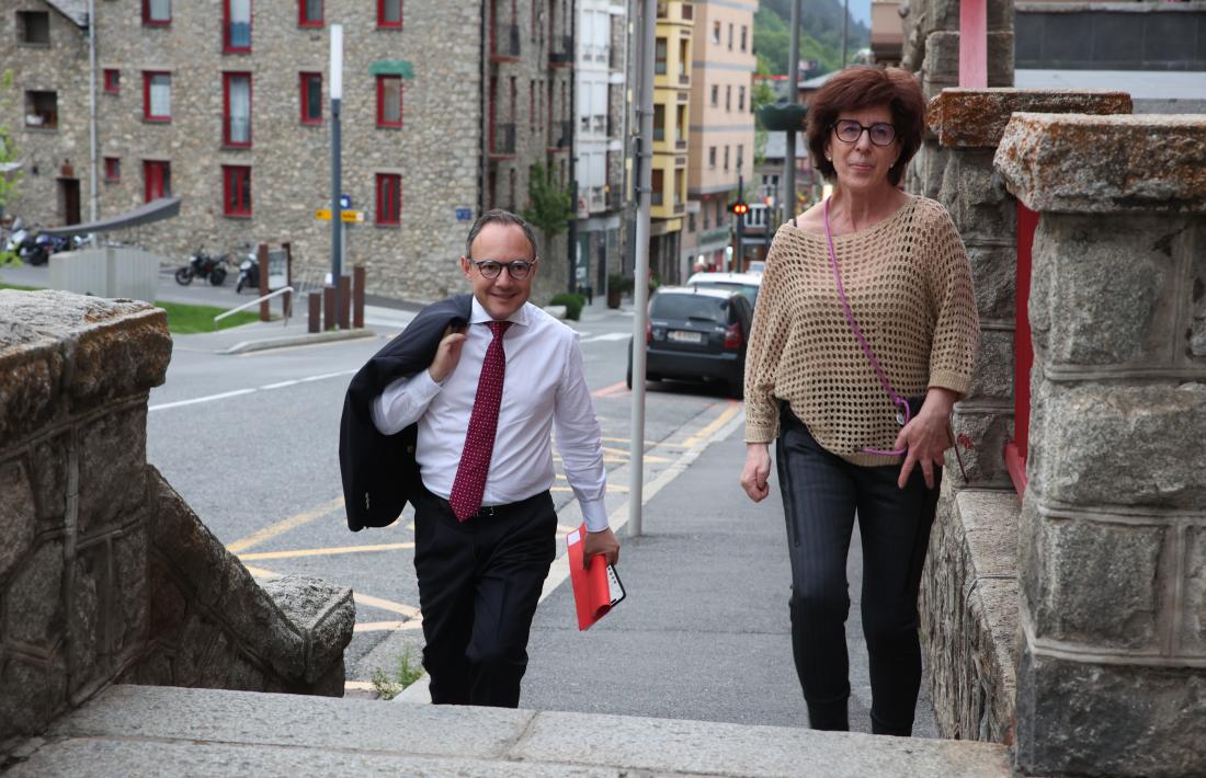 El cap de Govern arribant a l’hotel Rosaleda, abans de l’entrevista.
